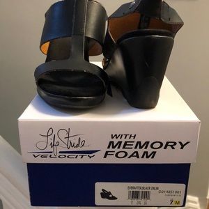 Lifestride black sandals